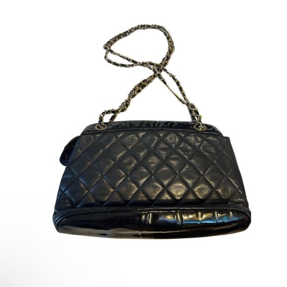CHANEL Black Quilted Shoulder Bag - Picture 2 of 8